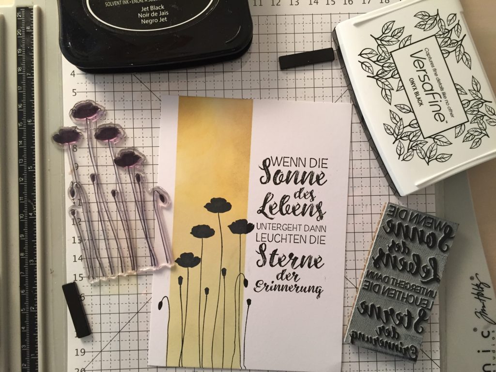 Bestempeln der Karte mit Motiv- und Textstempel