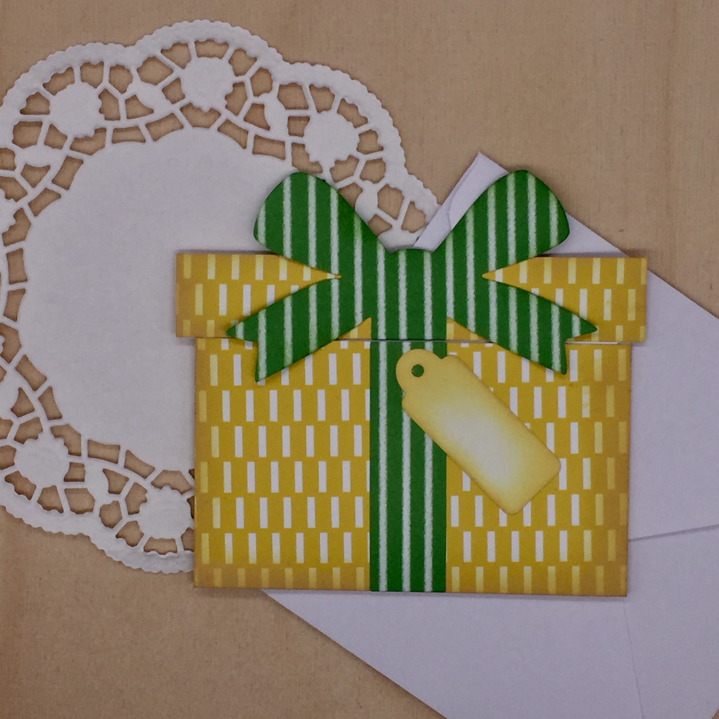 Geschenkkartenhülle "Päckli" gelb-grün