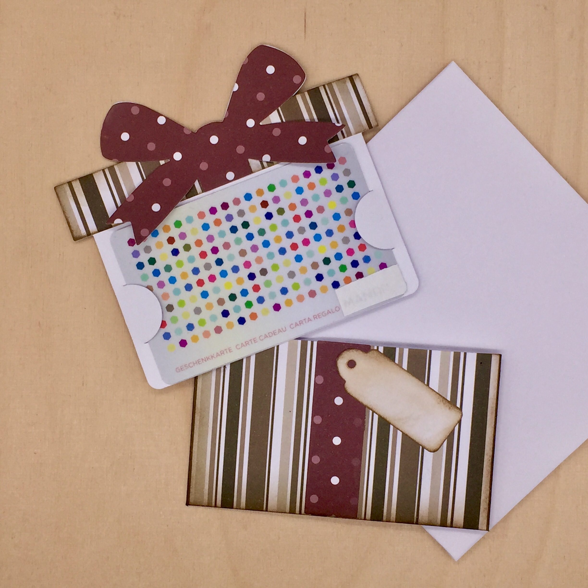 Geschenkkartenhülle "Päckli" geöffnet
