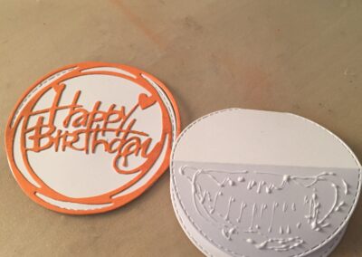 Aufstellkarte "Happy Birthday" Aufklappmechanismus Leim aufgetragen