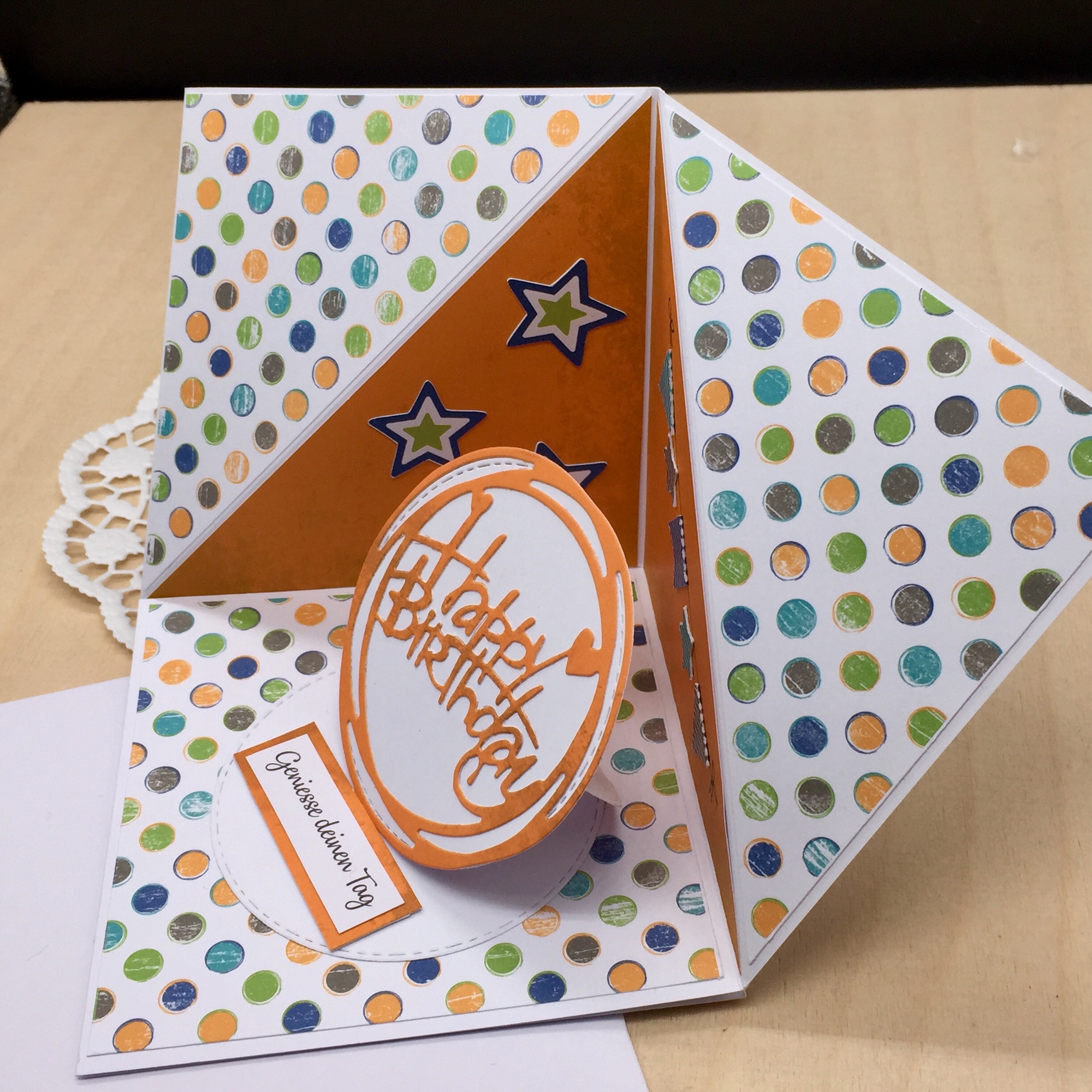 Aufstellkarte "Happy Birthday" von der Seite